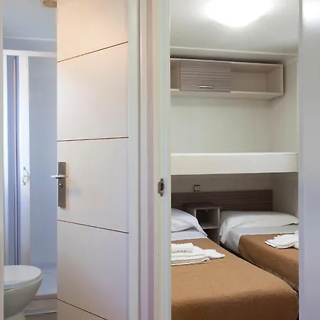 Villaggio Turistico Maderno 3* 토스콜라노마데노
