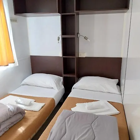Villaggio Turistico Maderno 토스콜라노마데노